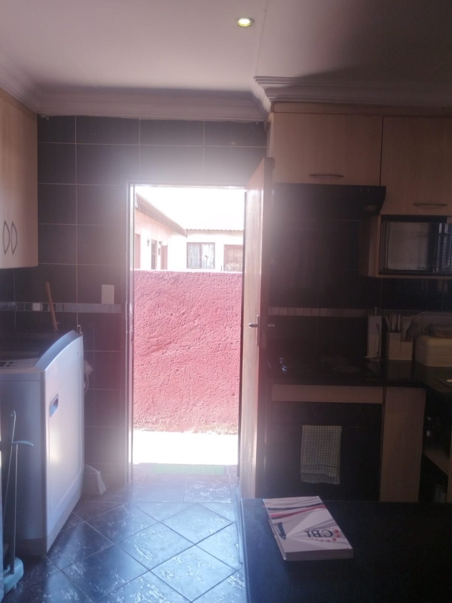 To Let 3 Bedroom Property for Rent in Lebanon North West